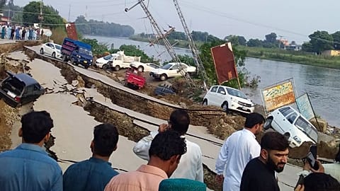Earthquake of 5.8 magnitude in Pakistan leaves at least 22 dead