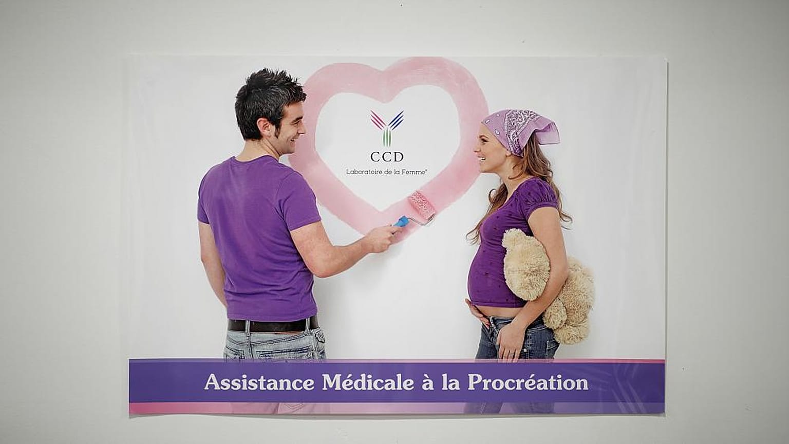 Francia debate extender la fecundación in vitro a parejas de lesbianas y mujeres solteras
