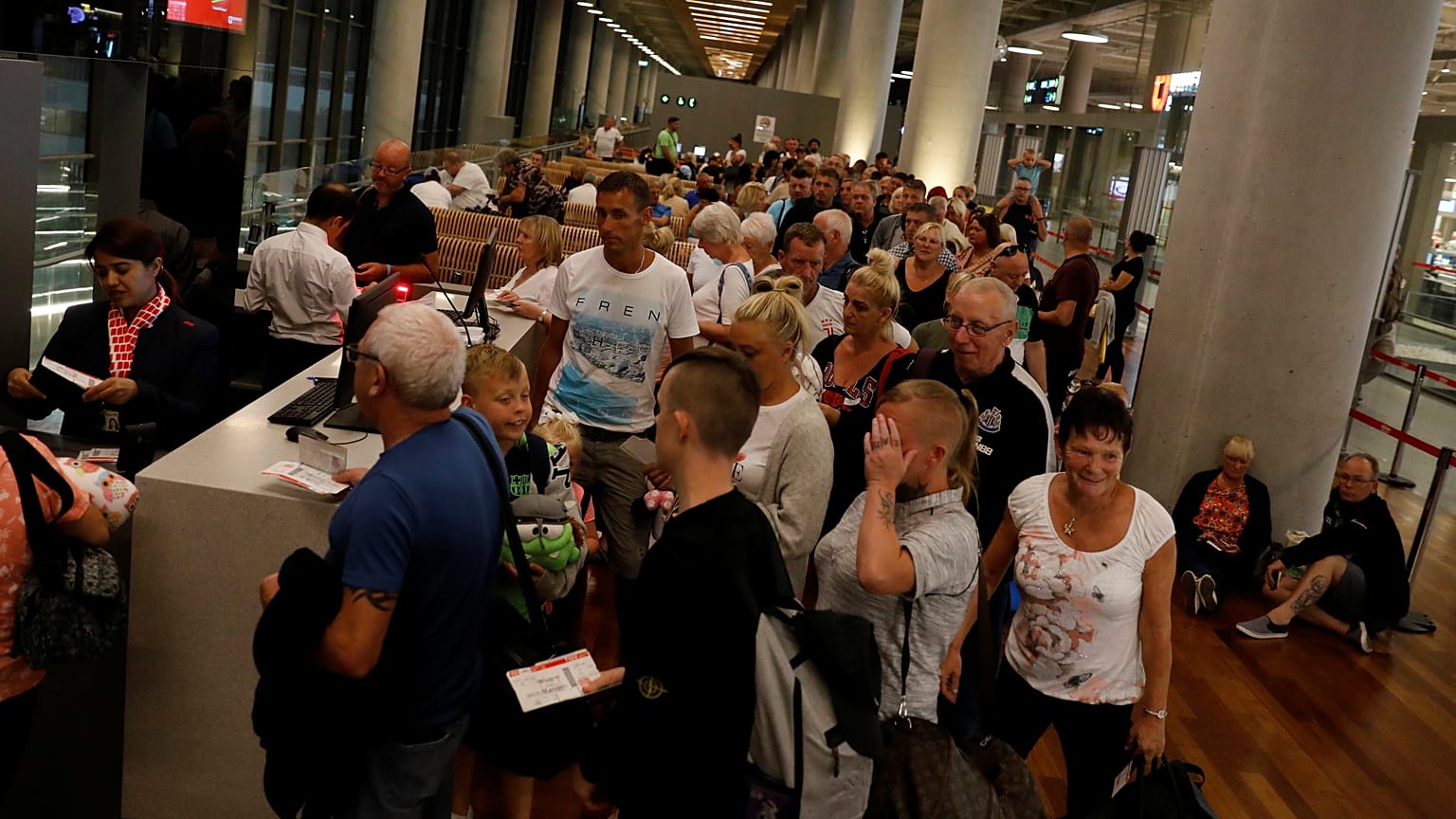 Thomas Cook: UK government will try to recover repatriation costs 