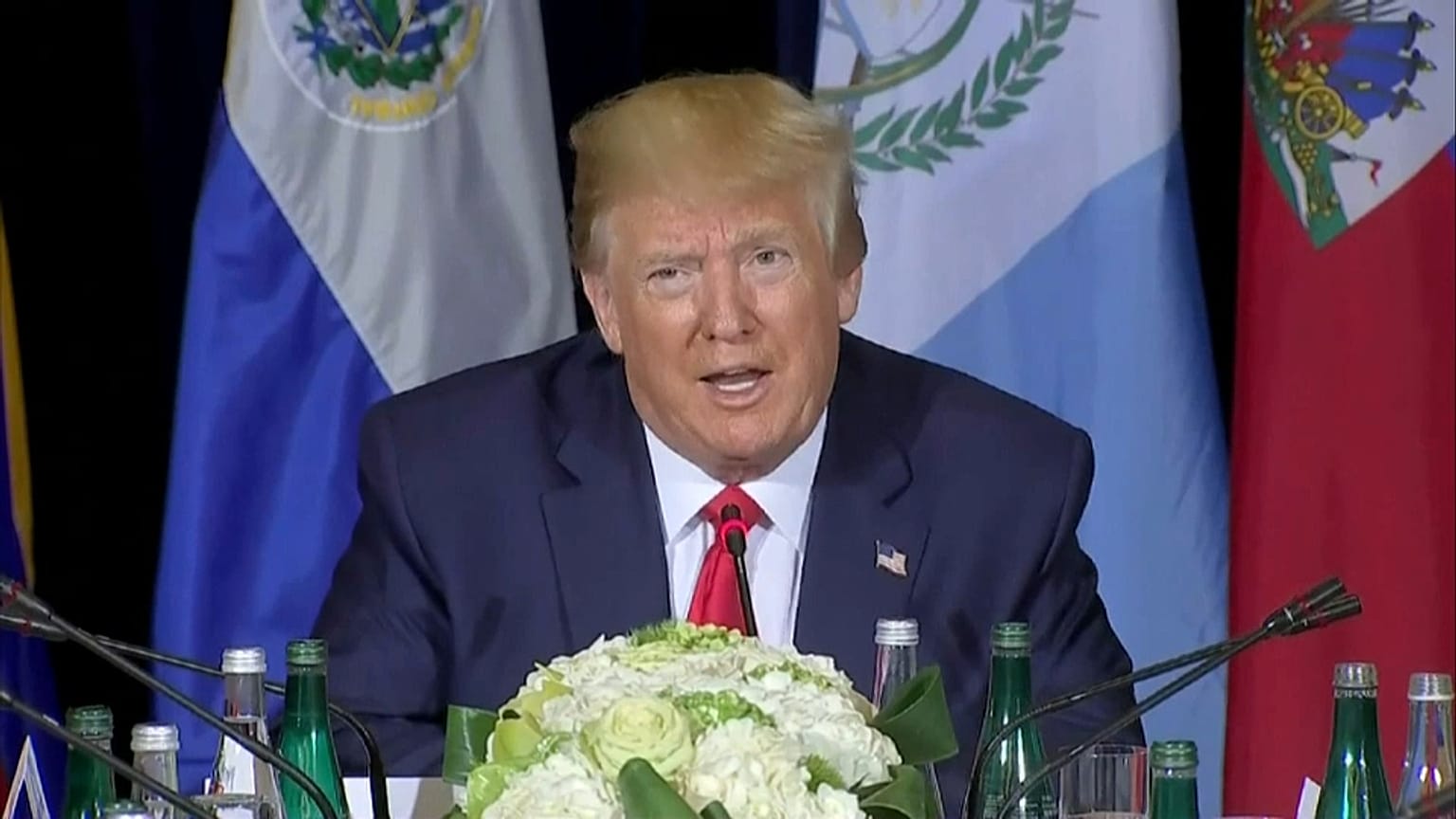 A transcrição da conversa telefónica entre Trump e Zelensky