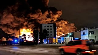 Normandia, a fuoco una fabbrica chimica