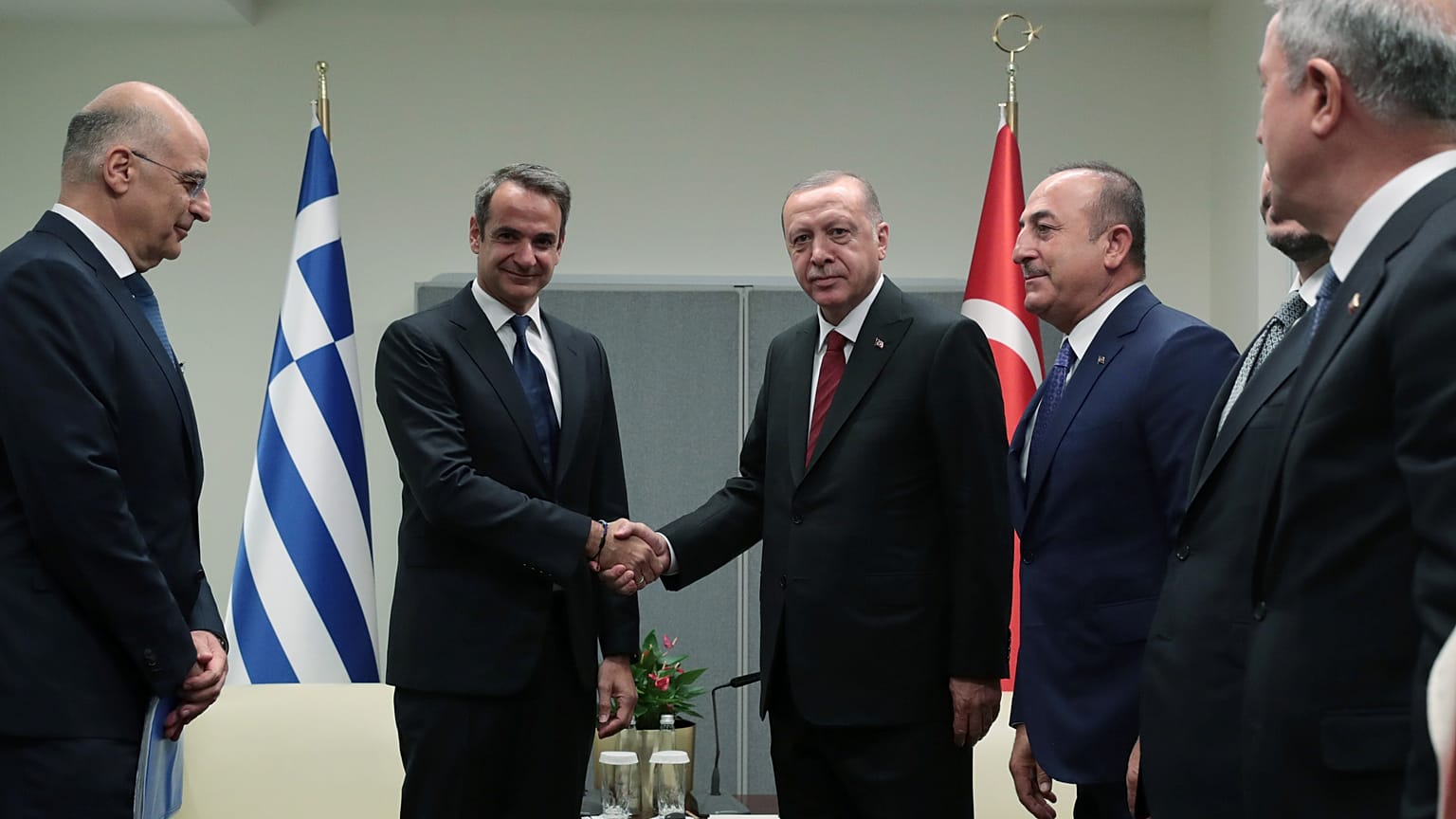 Συνάντηση Μητσοτάκη-Ερντογάν: Τι είπαν για το προσφυγικό