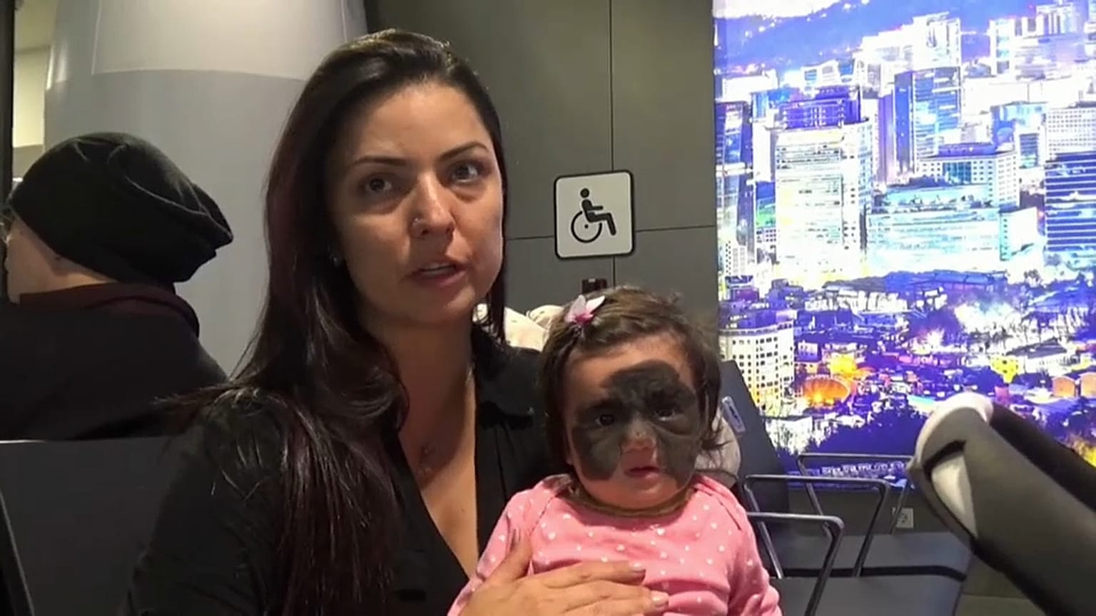 Une Américaine traverse le globe pour tenter de guérir sa fille malade