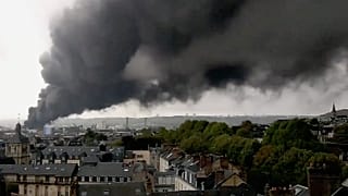 Alarma por el incendio de una fábrica con productos peligrosos en Francia