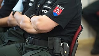 Újságírókat figyeltek meg törvénytelenül, magasrangú rendőröket vettek őrizetbe Szlovákiában
