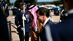 مارک اسپر، وزیر دفاع آمریکا و خالد بن سلمان، معاون وزیر دفاع عربستان سعودی