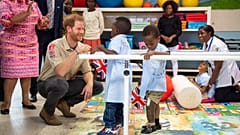 Príncipe Harry segue os passos da mãe em Angola
