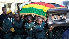 Zimbabve hükümeti, Mugabe'nin anıt kabirde gömülmesi önerisini ailenin itirazı üzerine iptal etti