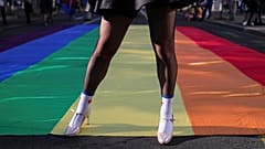 Katar 2022: LGBTİ+ bireyler ülkenin 'adetlerine' uymak şartıyla Dünya Kupası'na buyursunlar