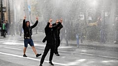 Polónia: Manifestantes anti-LGBT invadem desfile de orgulho gay