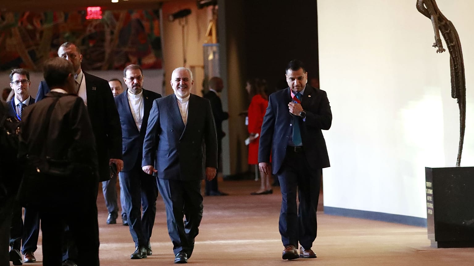 ظریف: عربستان باید بپذیرد که امنیت خریدنی نیست