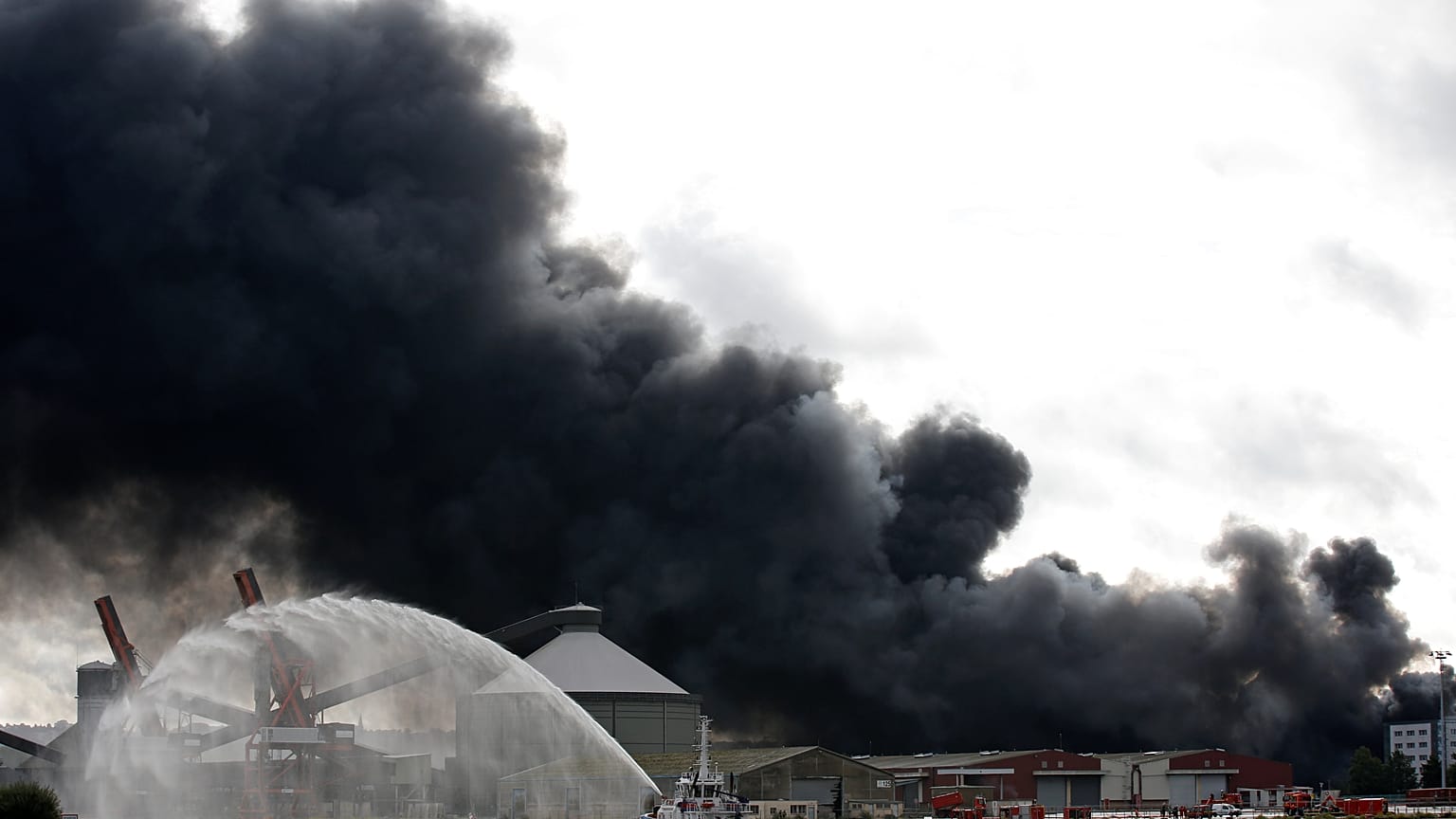 Incendie de l'usine chimique de Rouen : quels risques pour la population ?
