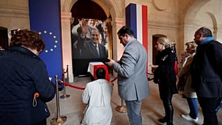 Jacques Chirac : l'adieu populaire avant le deuil national et les honneurs militaires