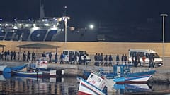 مهاجرون في ميناء لامبيدوسا إيطاليا