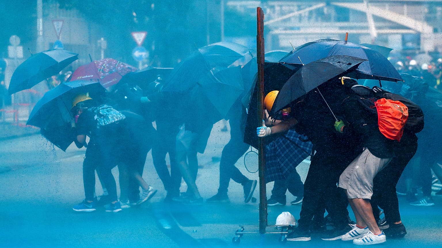 Domingo violento em Hong Kong
