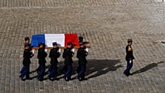 Fransızlar Chirac’ı son yolculuğuna uğurluyor: Dünya liderleri Paris’te buluştu
