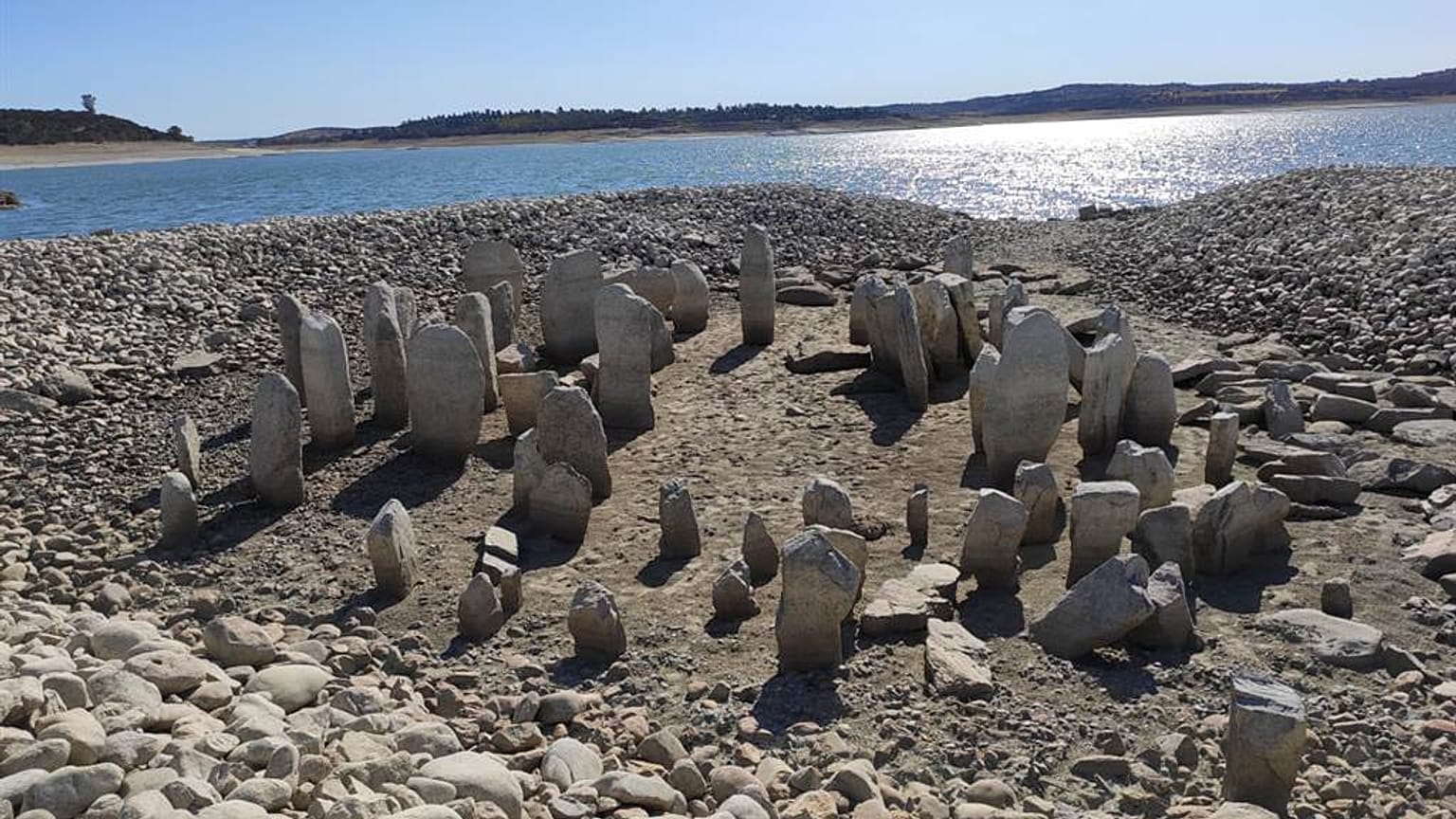 İspanya'da baraj inşasıyla su altında kalan tarihi kalıntılar, aşırı kuraklıkla gün yüzüne çıktı