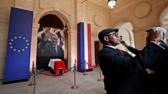 Fransa: Jacques Chirac'ın naaşıyla selfie çektirenlere saygısızlık suçlaması