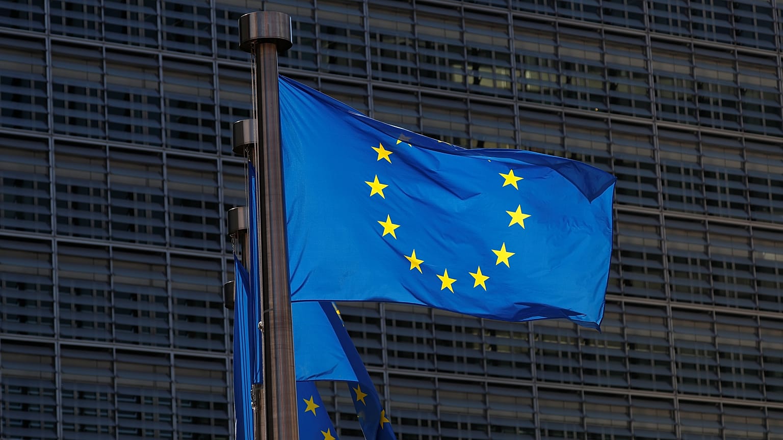Κομισιόν: Το Ευρωκοινοβούλιο απέρριψε τις υποψηφιότητες Ουγγαρίας και Ρουμανίας