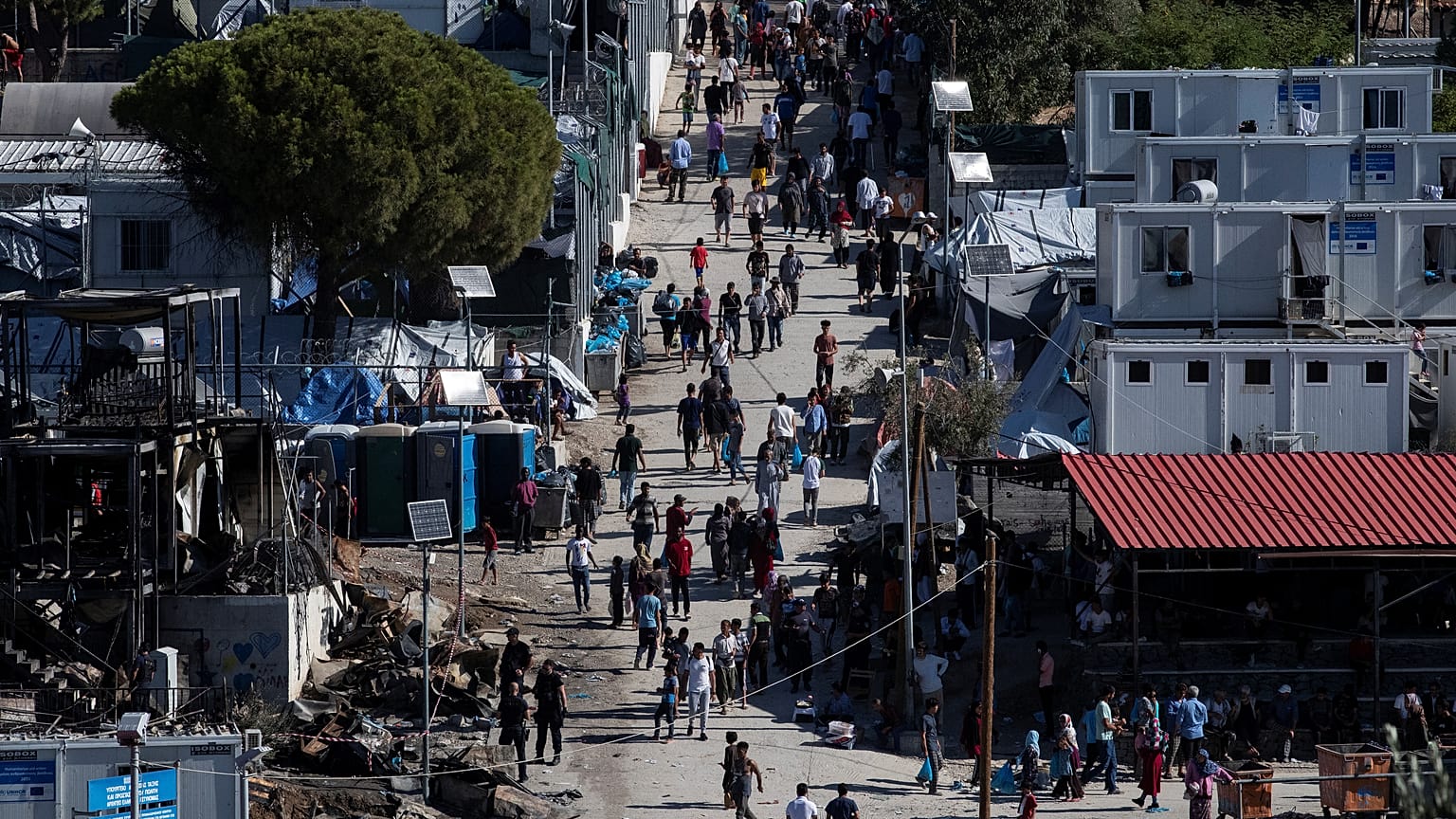 265 πρόσφυγες/μετανάστες έφτασαν σήμερα στη Λέσβο - 5.000 μόνο τον Σεπτέμβριο!