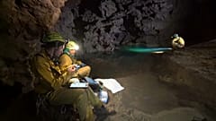 Csapatépítő tréning a föld alatt űrhajósoknak 
