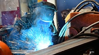 Türkiye'de ithalat azalıyor, dış ticaret açığı düşüyor