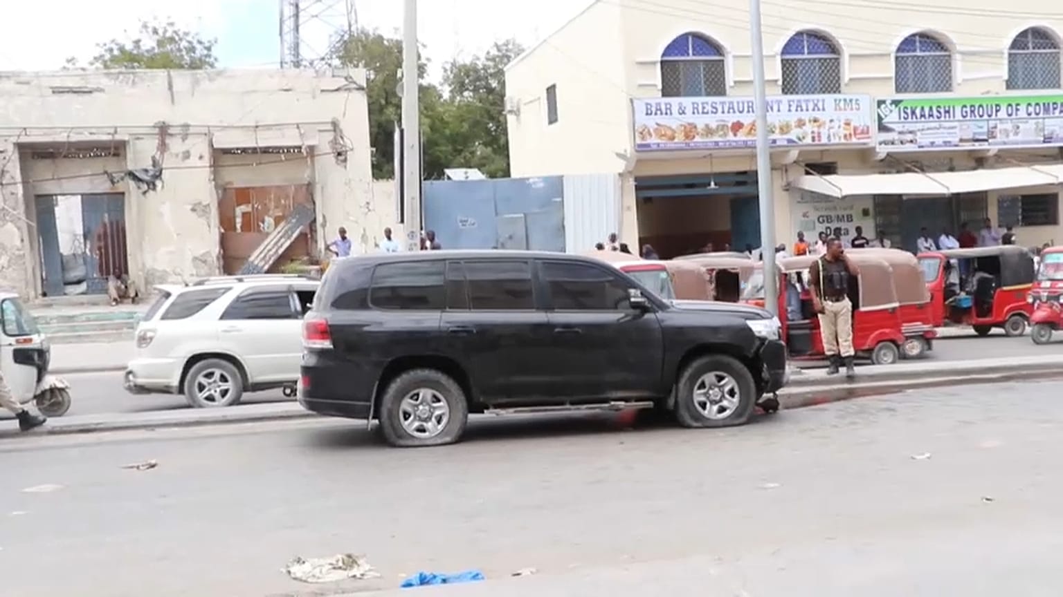 هجوم مزدوج على قاعدة أميركية ورتل عسكري إيطالي في الصومال