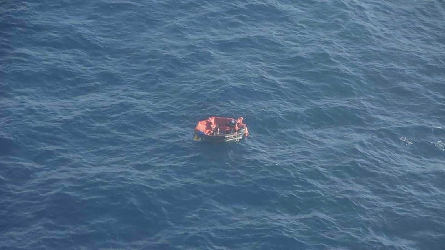 Radeau de sauvetage pris en photo par la Marine nationale française, le 28 septembre 2019 