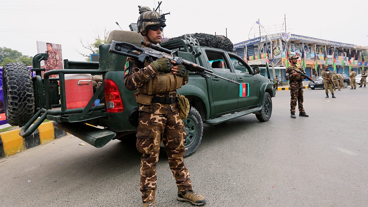 Afganistan'da Taliban karakola saldırdı: 11 polis hayatını kaybetti