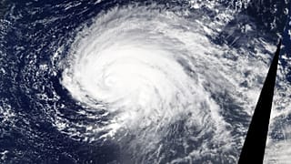 Hurrikán tart Európa felé
