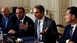 Economist:«Στον διάδρομο απογείωσης η ελληνική οικονομία»
