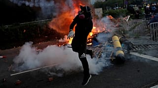 Hong Kong : un manifestant blessé par balle