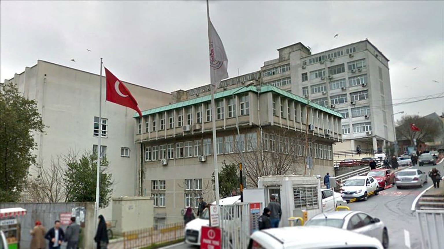 Çapa Diş Hekimliği Fakültesi'nin zemininde deniz kumu bulundu, 7 bina boşaltılacak