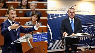 Çavuşoğlu'ndan Türkiye'yi eleştiren Macron'a: "Ayakları pislik içinde gömülüyken öten horoz gibi"