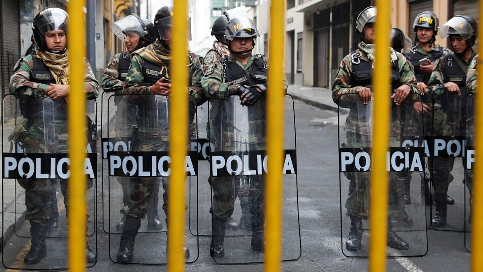 Peru: Parlamentsauflösung sorgt für Proteste