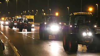 2000 Landwirte mit Treckern sorgen für Verkehrschaos