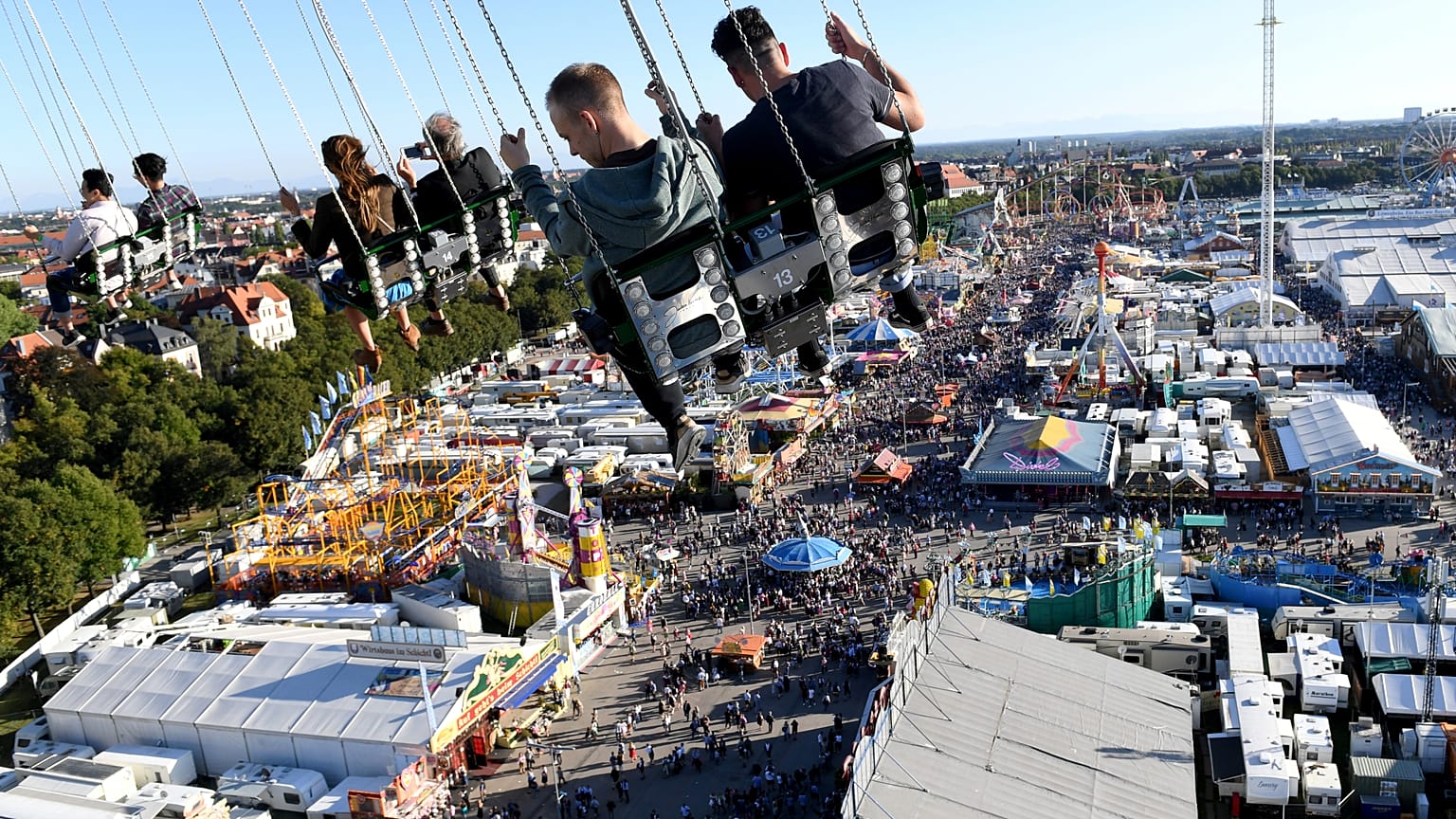 "Hey, Ihr Schwuchteln": Homophober Angriff schockt Oktoberfest