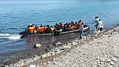 Λέσβος: Άφιξη δεκάδων μεταναστών μπροστά στην κάμερα του euronews (βίντεο + φωτο)