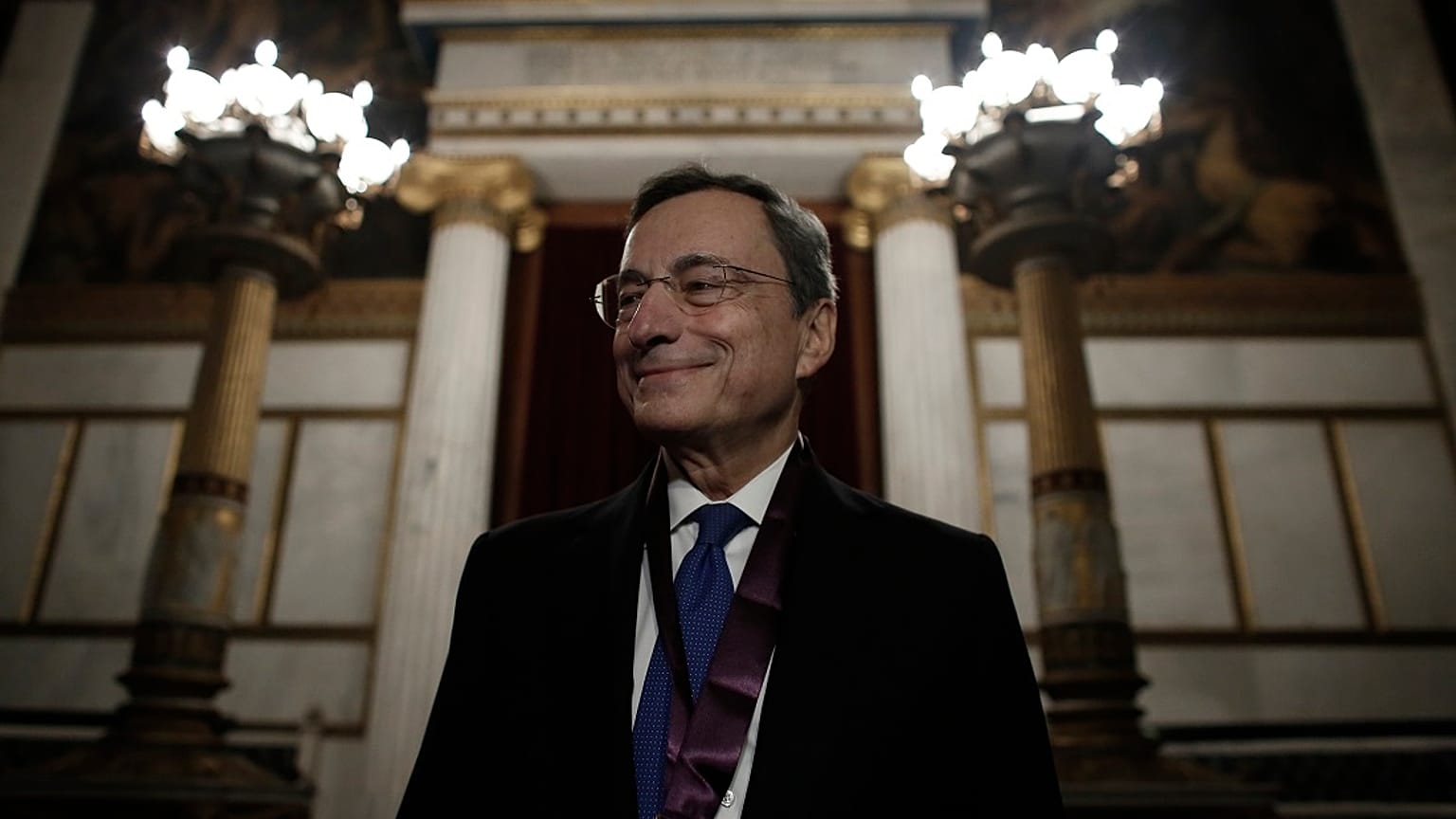 Μάριο Ντράγκι: Πολιτικές σύγκλισης της Ελλάδας με την ευρωπαϊκή οικονομία