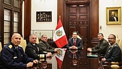 Peru'da kuvvet komutanları, Devlet Başkanı Martin Vizcarra'ya desteklerini bildirdi