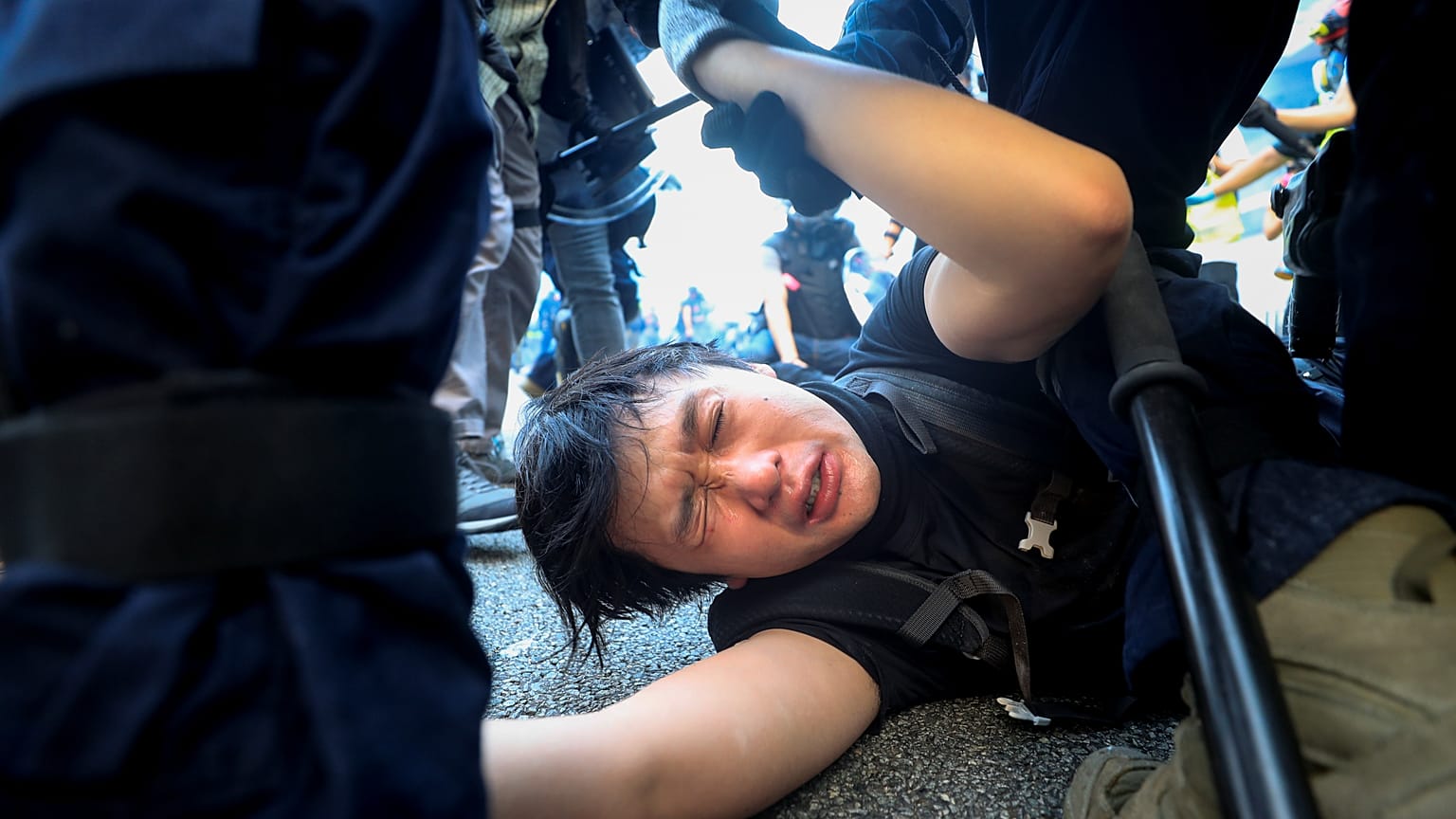 Hong Kong'da 1 Ekim gösterilerinin bilançosu: 100 yaralı, 180'den fazla gözaltı