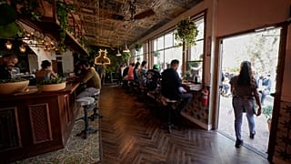 Amsterdam'a yeni rakip: ABD'nin ilk esrar kafesi Batı Hollywood'da açıldı