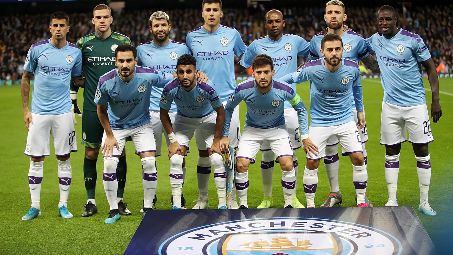 لاعب مانشستر سيتي برناردو سيلفا في قفص الإتهام بسبب دعابة مع زميله ماندي على تويتر
