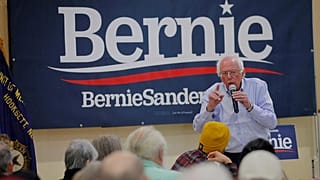 Bernie Sanders mit Schmerzen im Brustkorb im Krankenhaus - Kampagne unterbrochen