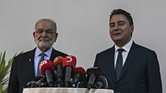 Saadet Partisi Genel Başkanı Temel Karamollaoğlu, "Türkiye'nin geleceği için lider ziyaretleri" kapsamında eski bakanlardan Ali Babacan ile görüştü