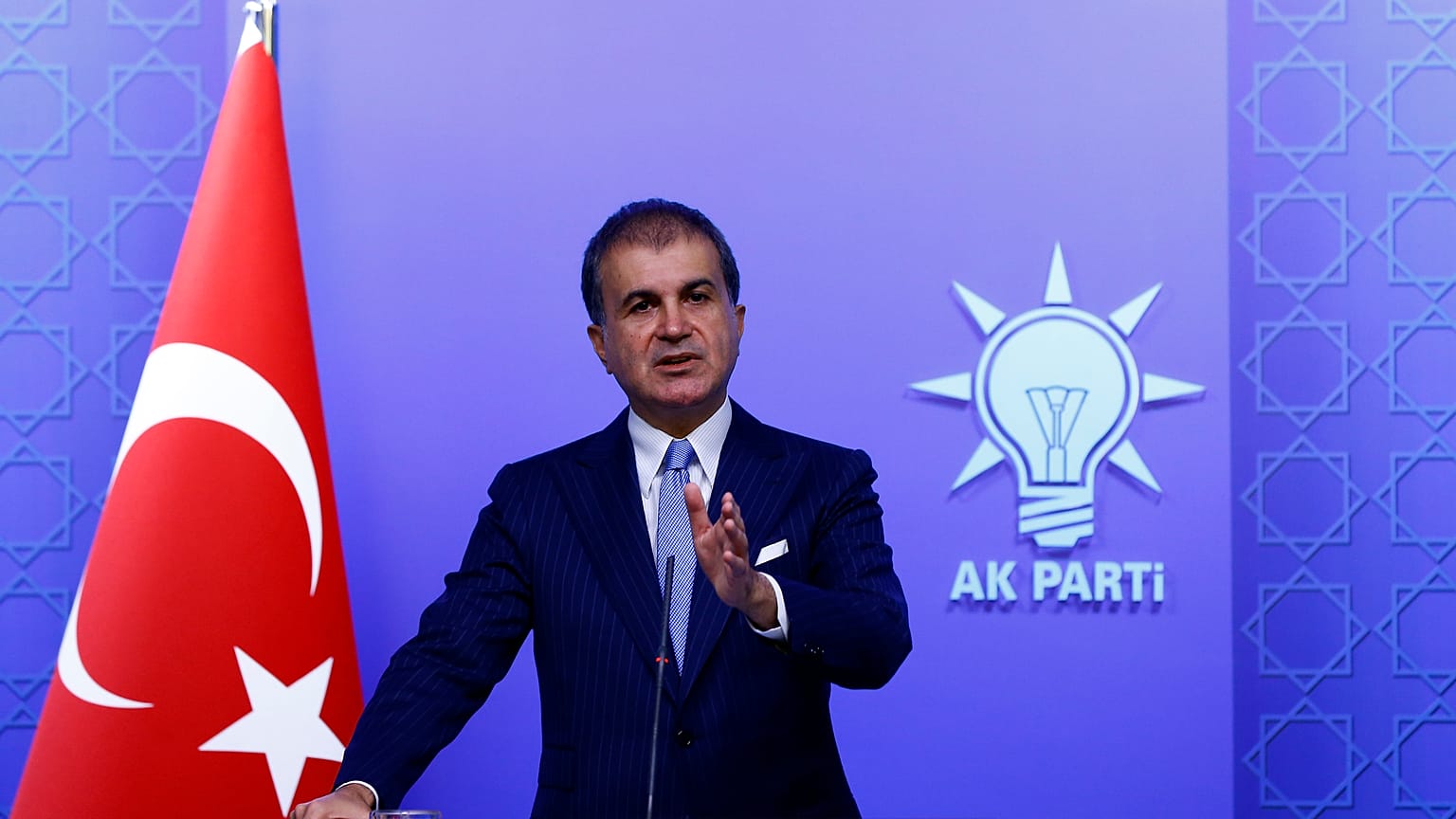AK Parti Genel Başkan Yardımcısı ve Parti Sözcüsü Ömer Çelik, AK Parti MYK toplantısı devam ederken basın mensuplarına açıklamalarda bulundu. 