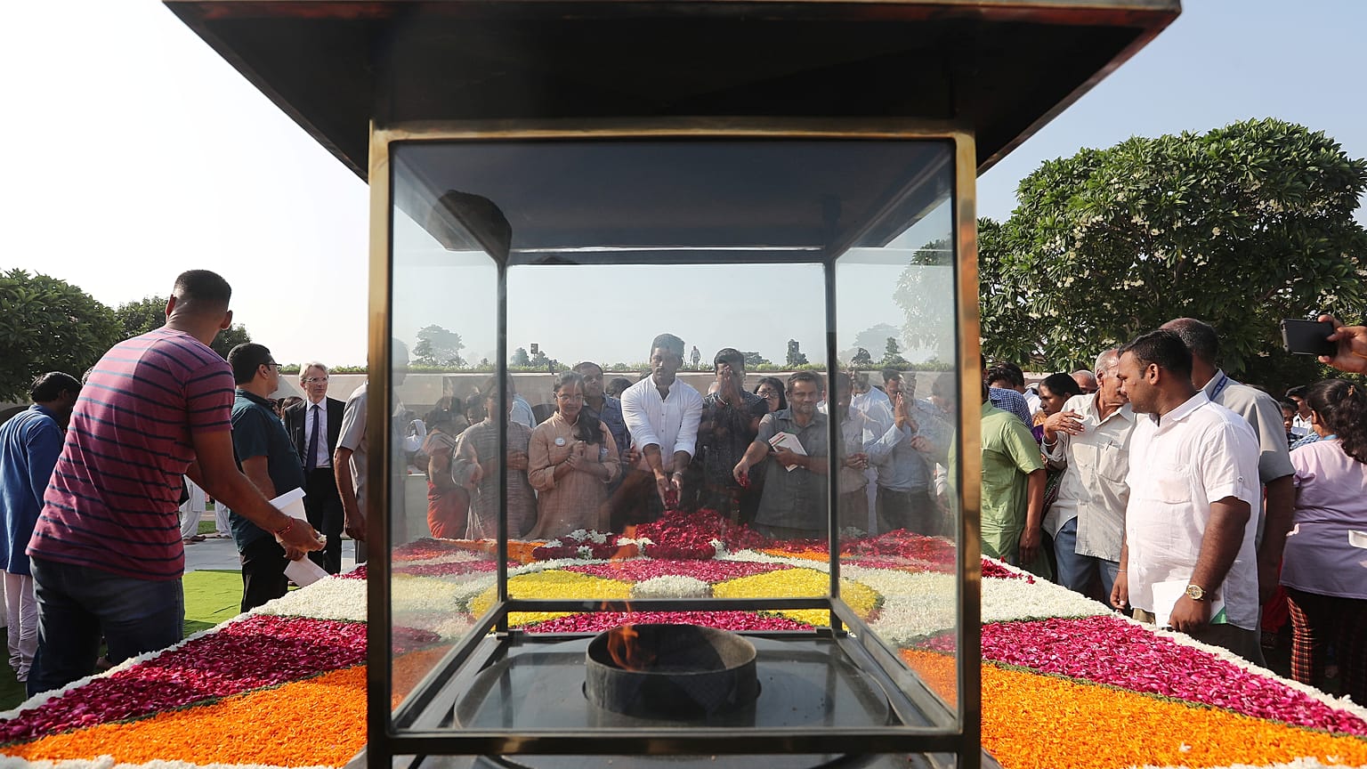 Hindistan'ın tarihi liderlerinden Gandhi doğumunun 150. yıl dönümünde dev 'plastik çıkrıkla' anıldı