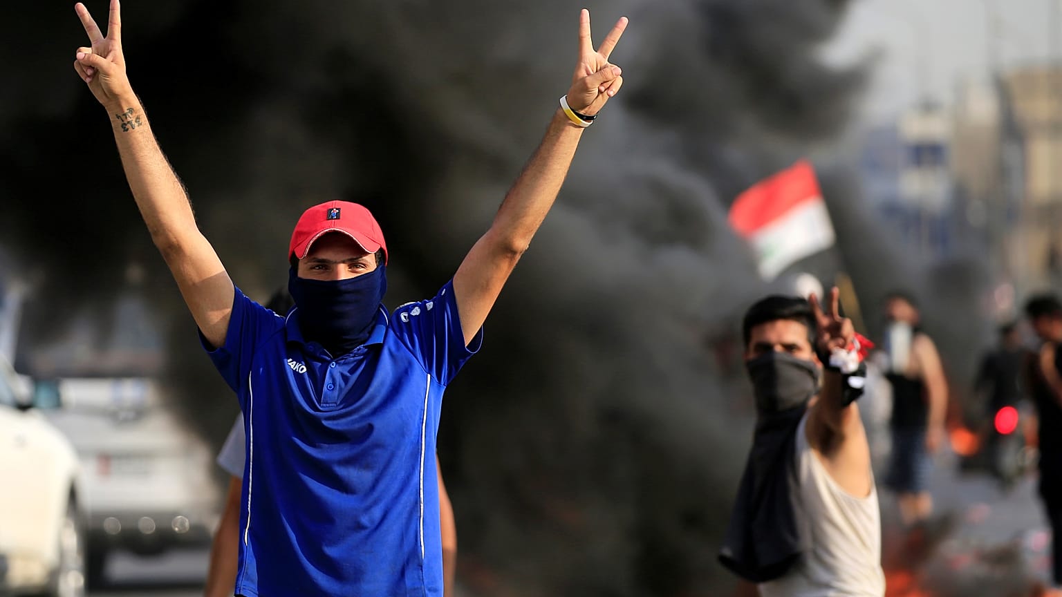 El descontento estalla en Irak: Al menos 12 muertos y toque de queda