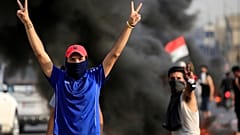 "إيران تطلع برا".. طهران تعتبر مظاهرات العراق مؤامرة سعودية إسرائيلية أميركية