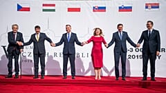Miloš Zeman, Áder János, Andrzej Duda, Zuzana Čaputová, Borut Pahor és Aleksandar Vučić a lányi kastélyban